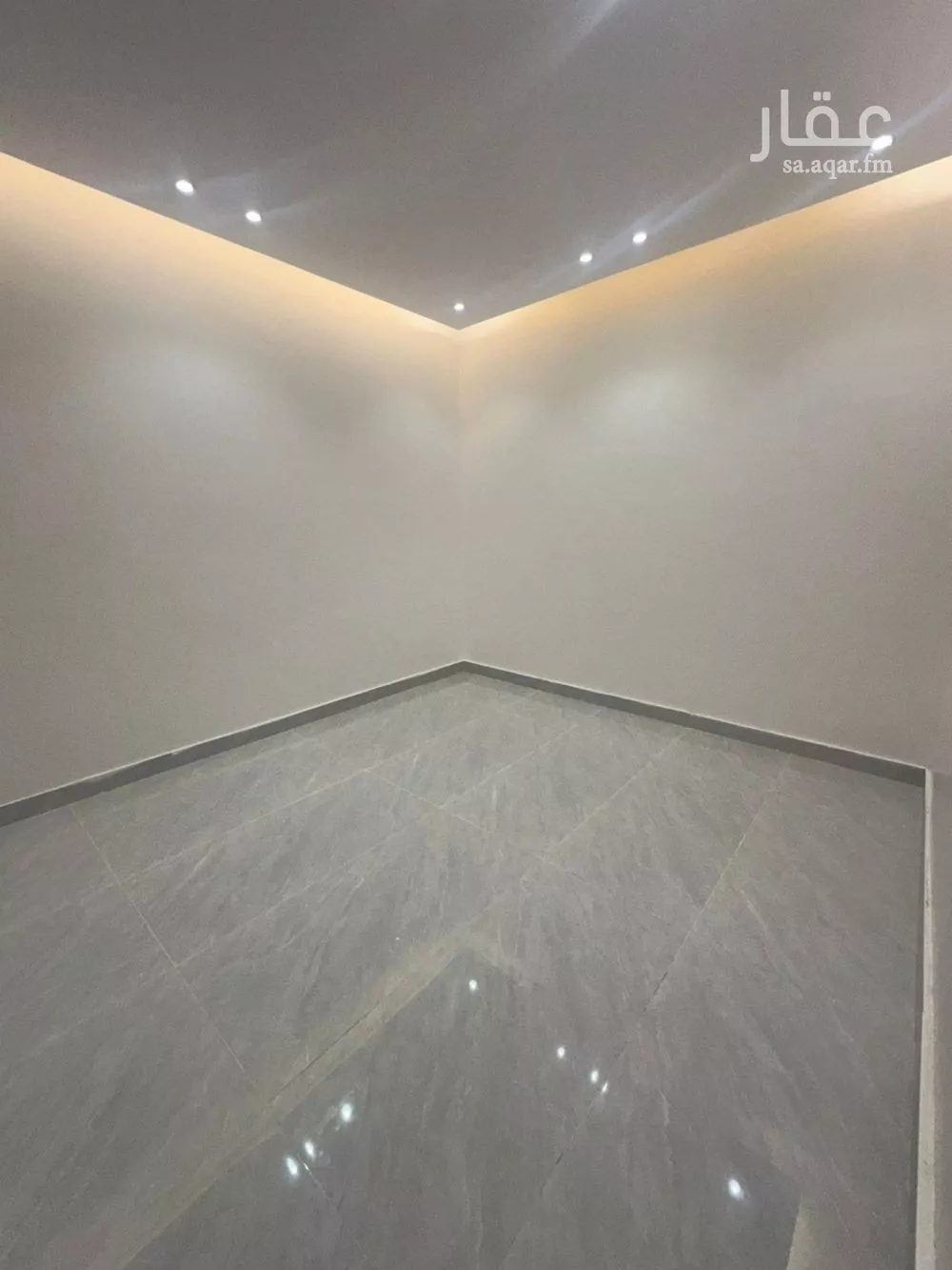 فيلا 5 غرف في عكاظ 9