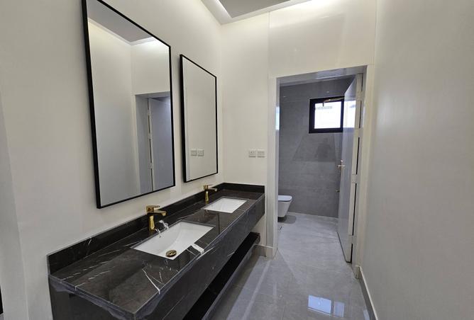 3 bedroom apartment in Al Maizilah 3