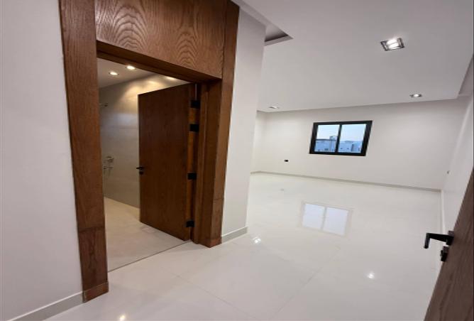 شقة 4 غرف في Ar Rimal 2