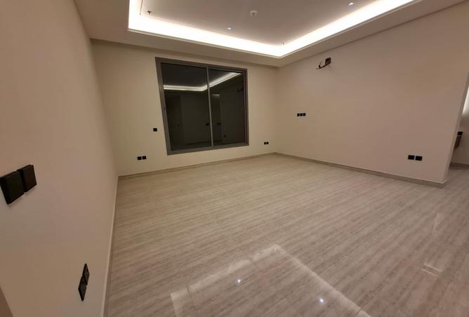شقة 4 غرف في East Naseem 3
