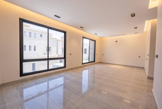 5 bedroom villa in Al Aridh 3