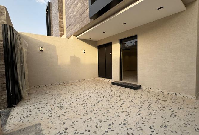 5 bedroom villa in Al Yarmouk 2
