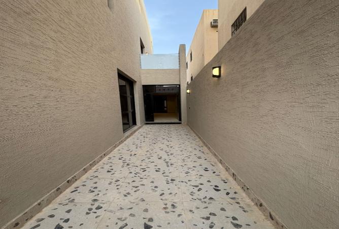 5 bedroom villa in Al Yarmouk 3