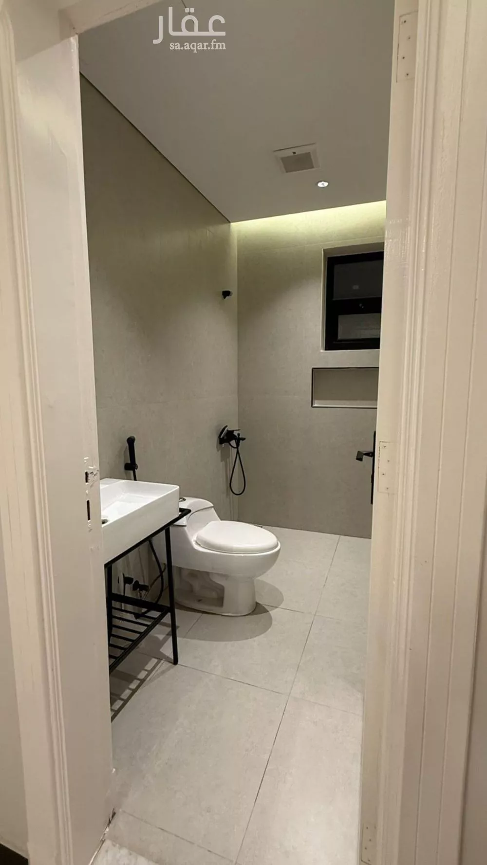 شقة 4 غرف في الملقا 5