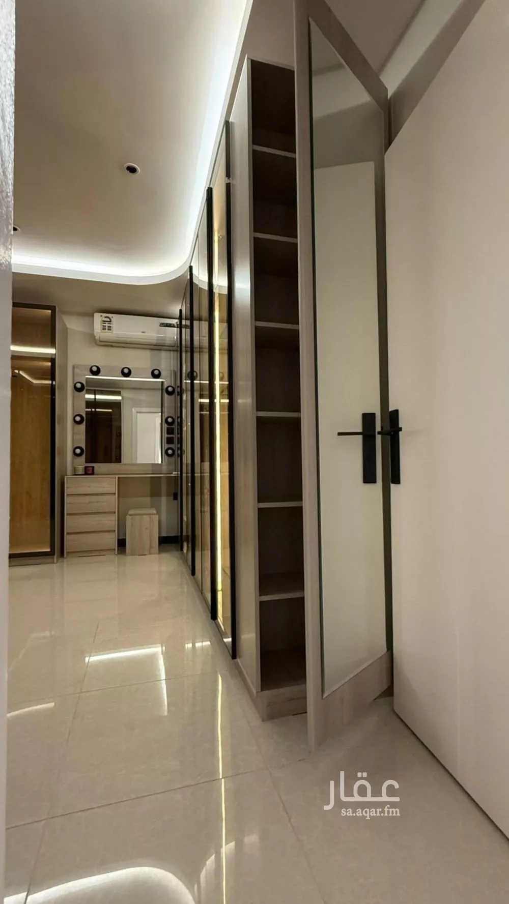 شقة 4 غرف في الملقا 6