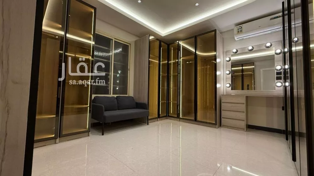 شقة 4 غرف في الملقا 8