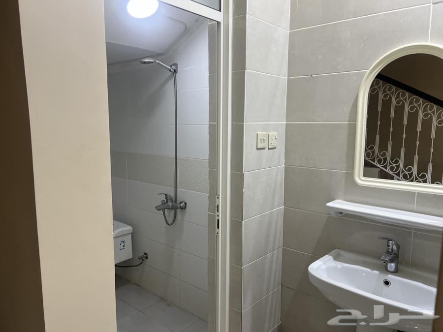 فيلا 5 غرف في العزيزية الثاني 13