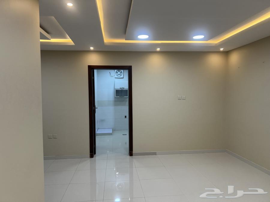 فيلا 5 غرف في العزيزية الثاني 18