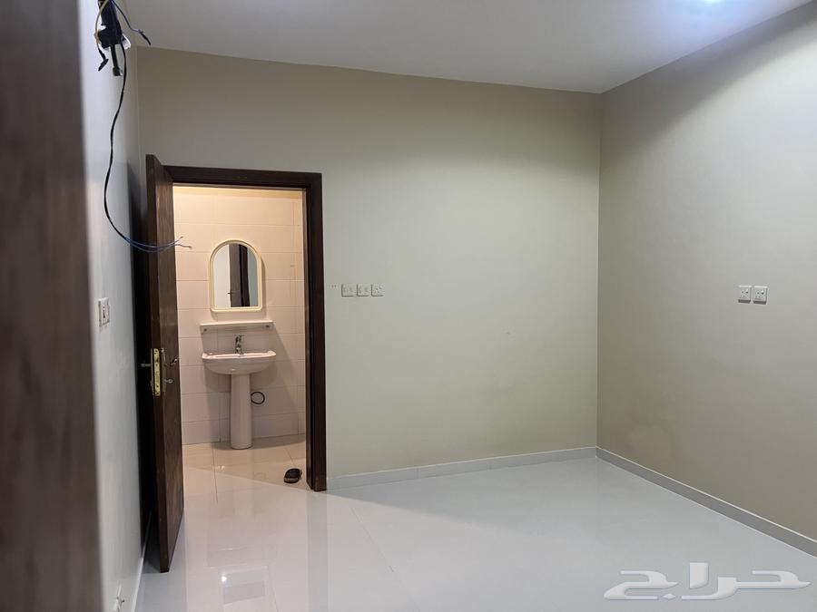 فيلا 5 غرف في العزيزية الثاني 21