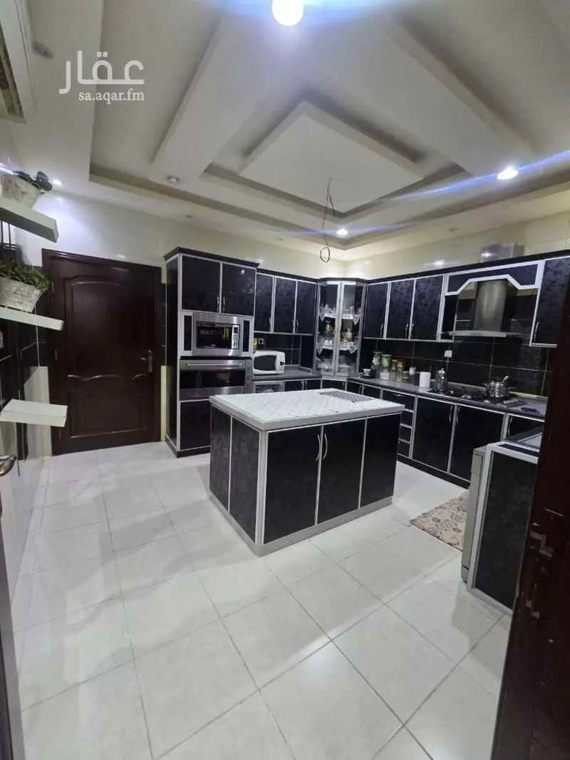 فيلا 6 غرف في القرينة 10