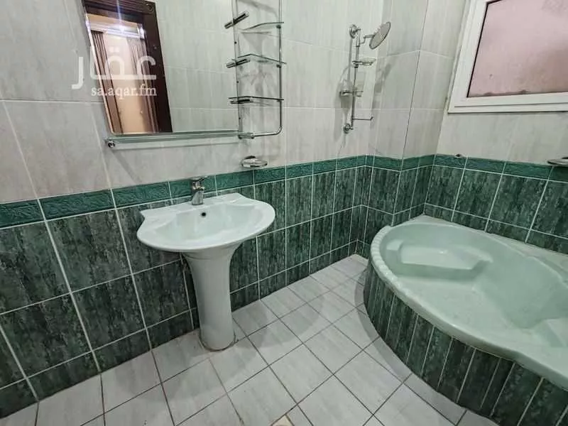 شقة 5 غرف في مسجد الدرع 8