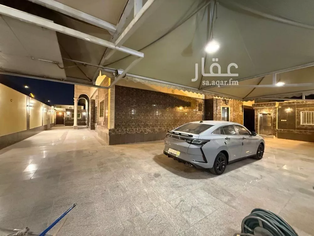 8 bedroom villa in Al Yasmin 6
