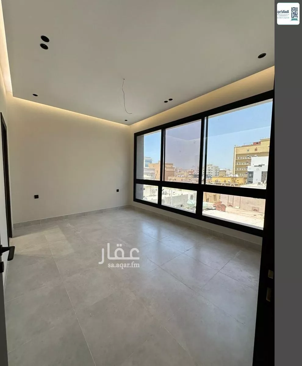 شقة 4 غرف في الروضة 20