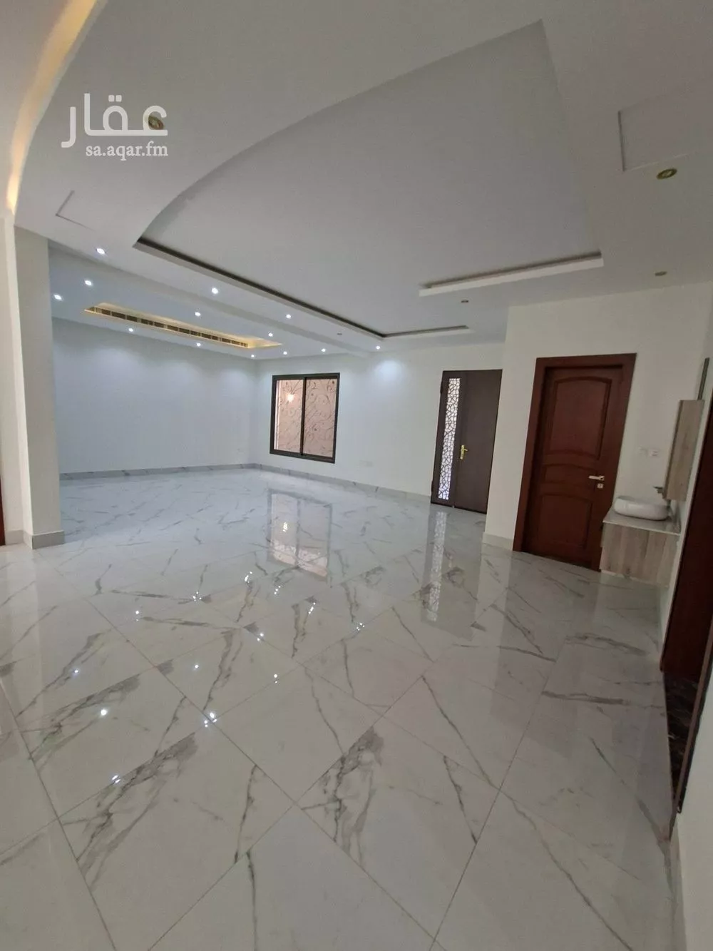 فيلا 6 غرف في العارض 17