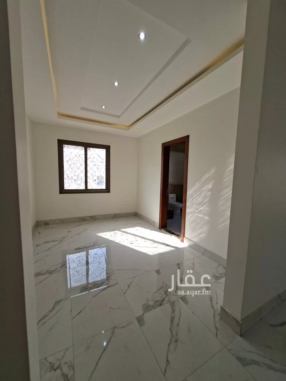 فيلا 6 غرف في العارض 8