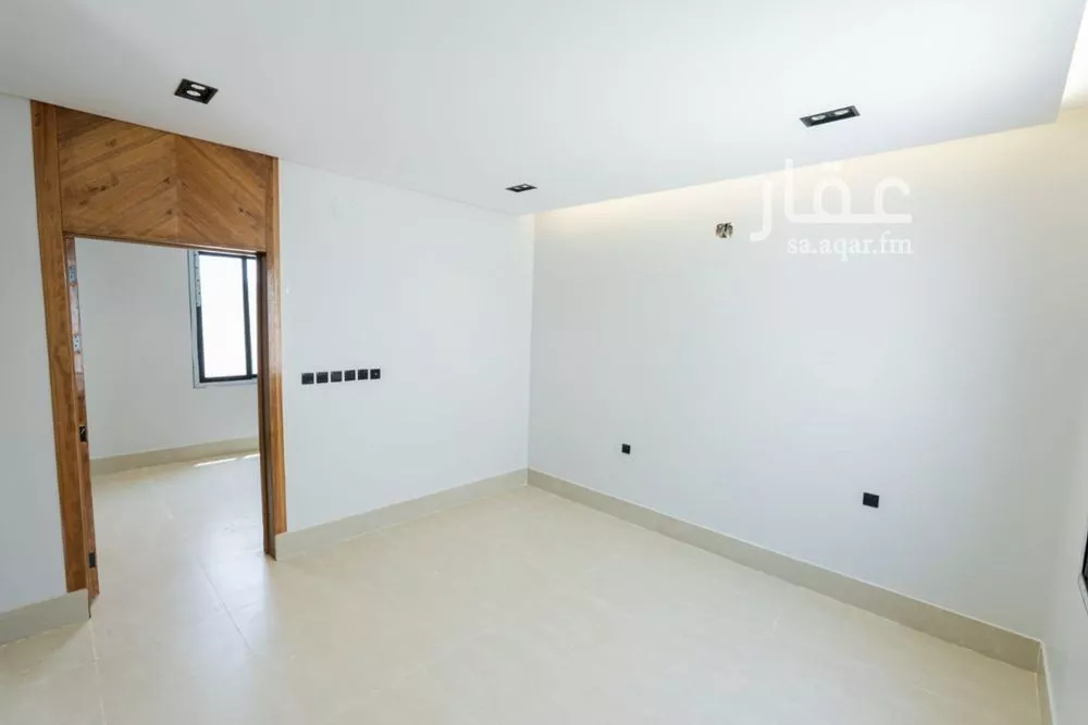 فيلا 5 غرف في عكاظ 12