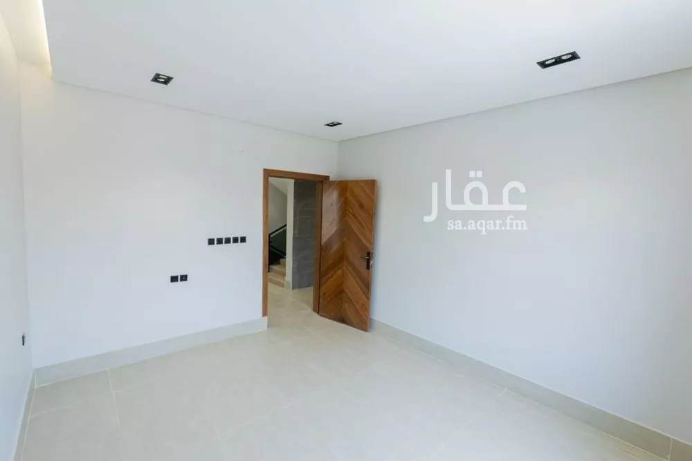 فيلا 5 غرف في عكاظ 13