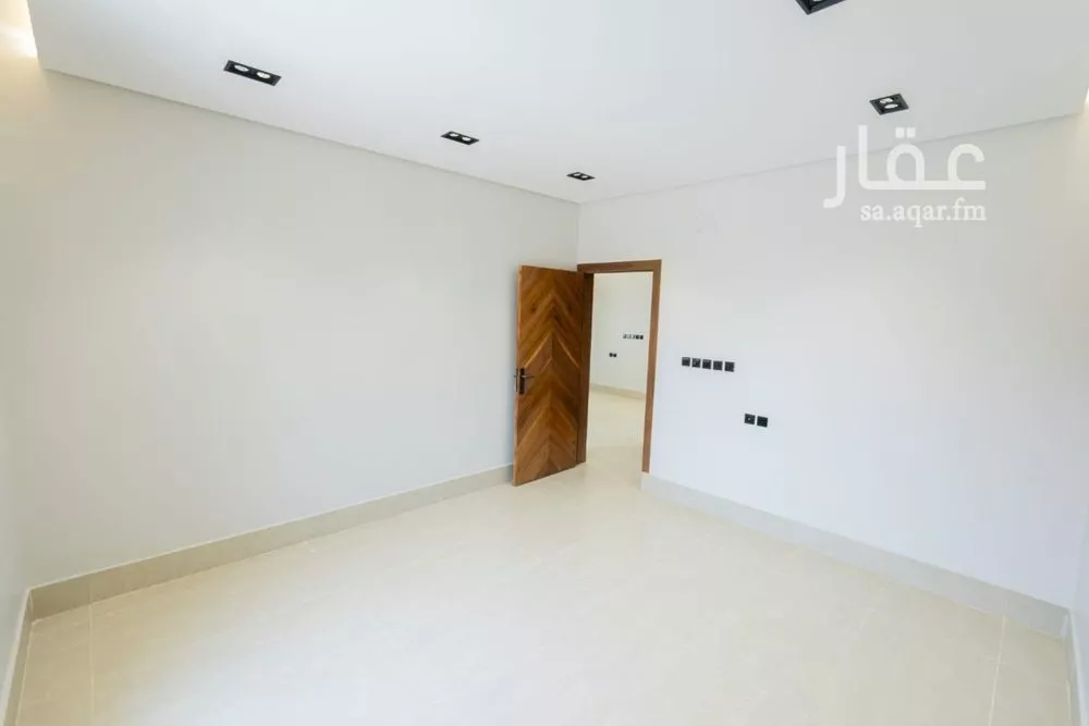 فيلا 5 غرف في عكاظ 16