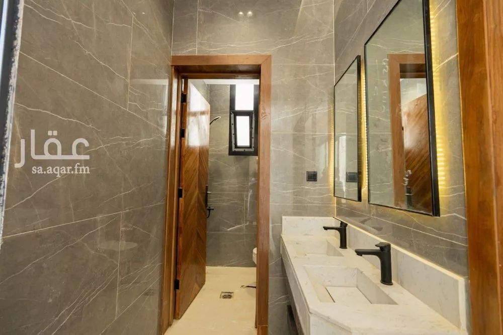 فيلا 5 غرف في عكاظ 4