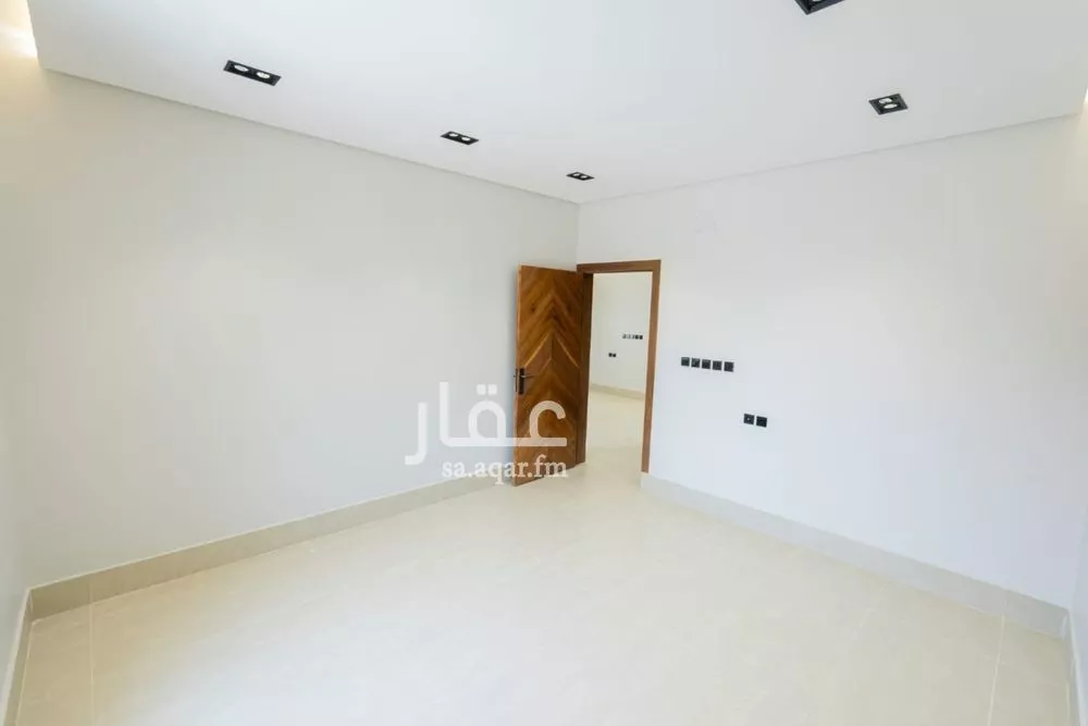 فيلا 5 غرف في عكاظ 5