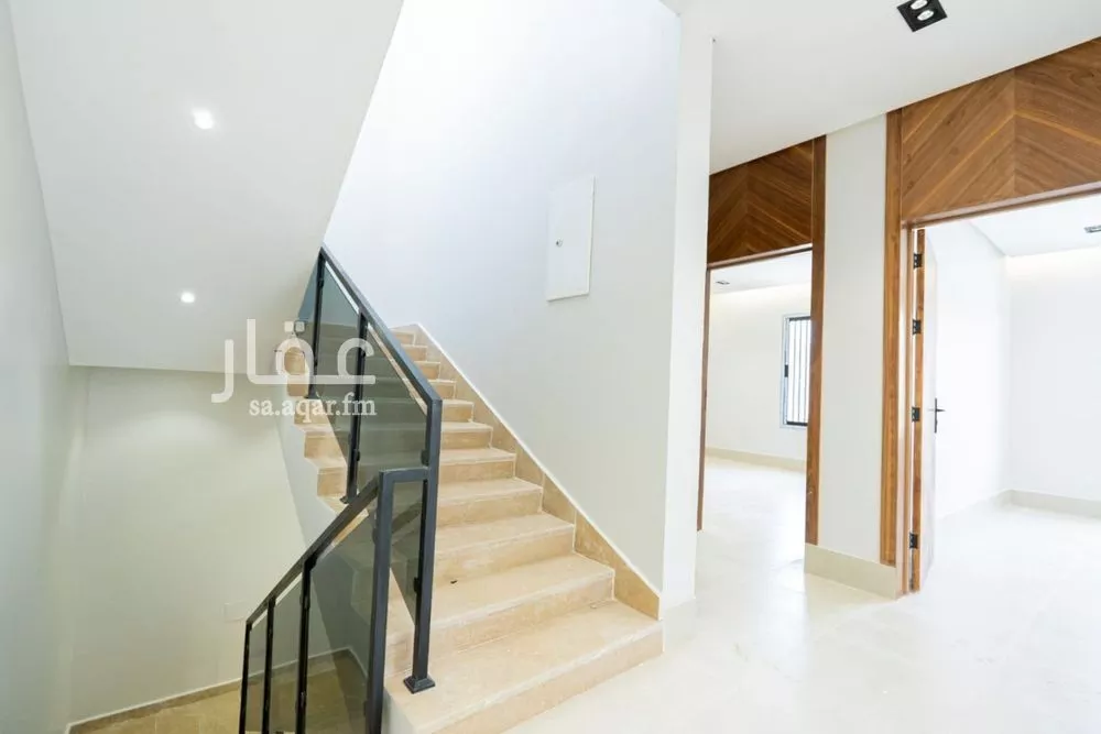 فيلا 5 غرف في عكاظ 8