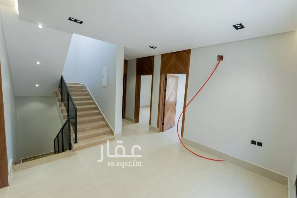 فيلا 5 غرف في عكاظ 10