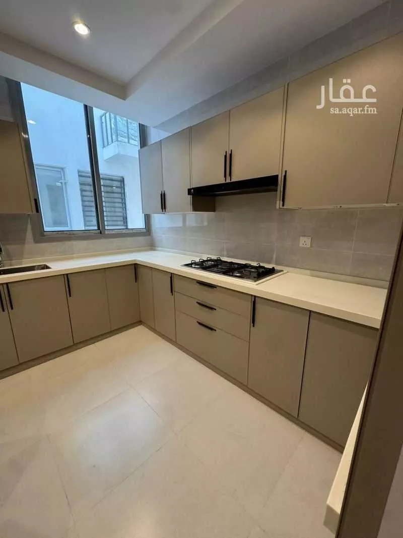 فيلا 8 غرف في الكوثر 12