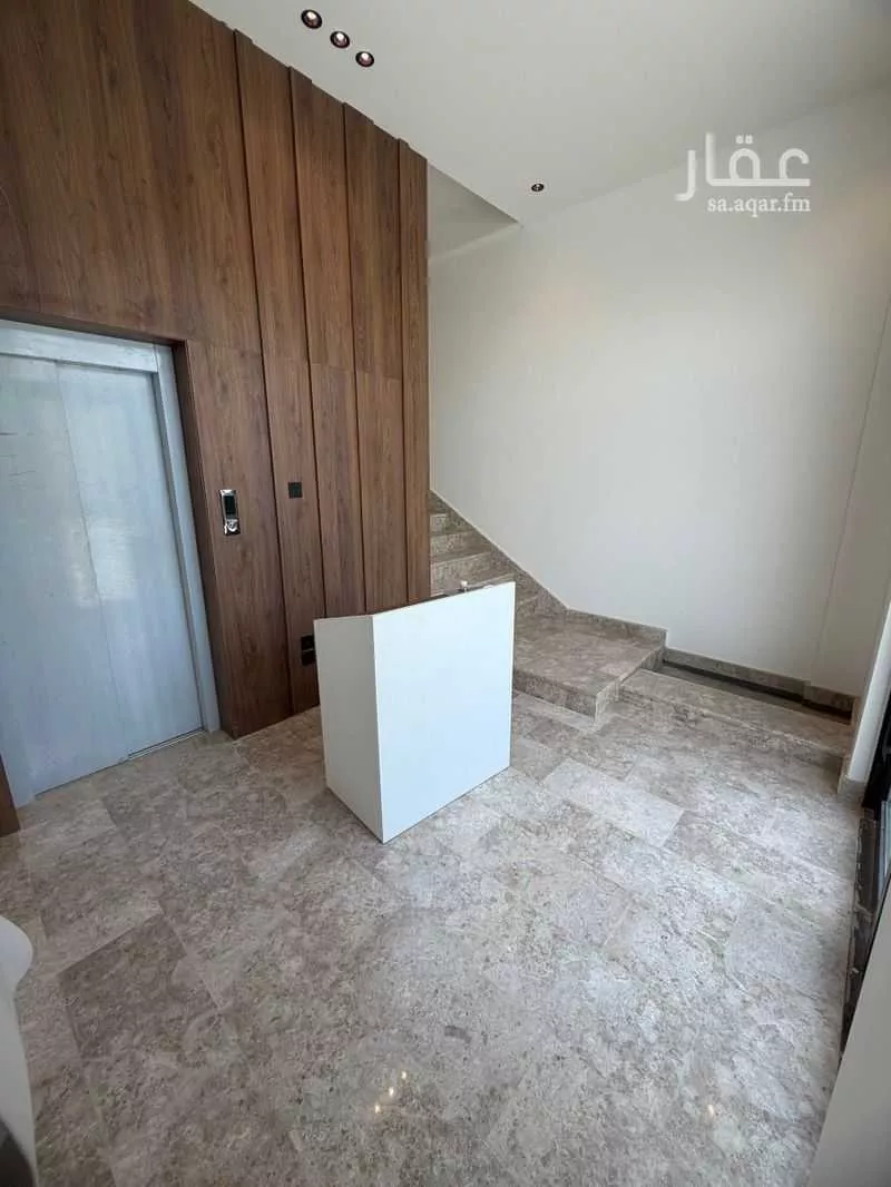 مكتب 366 م² في النرجس 7