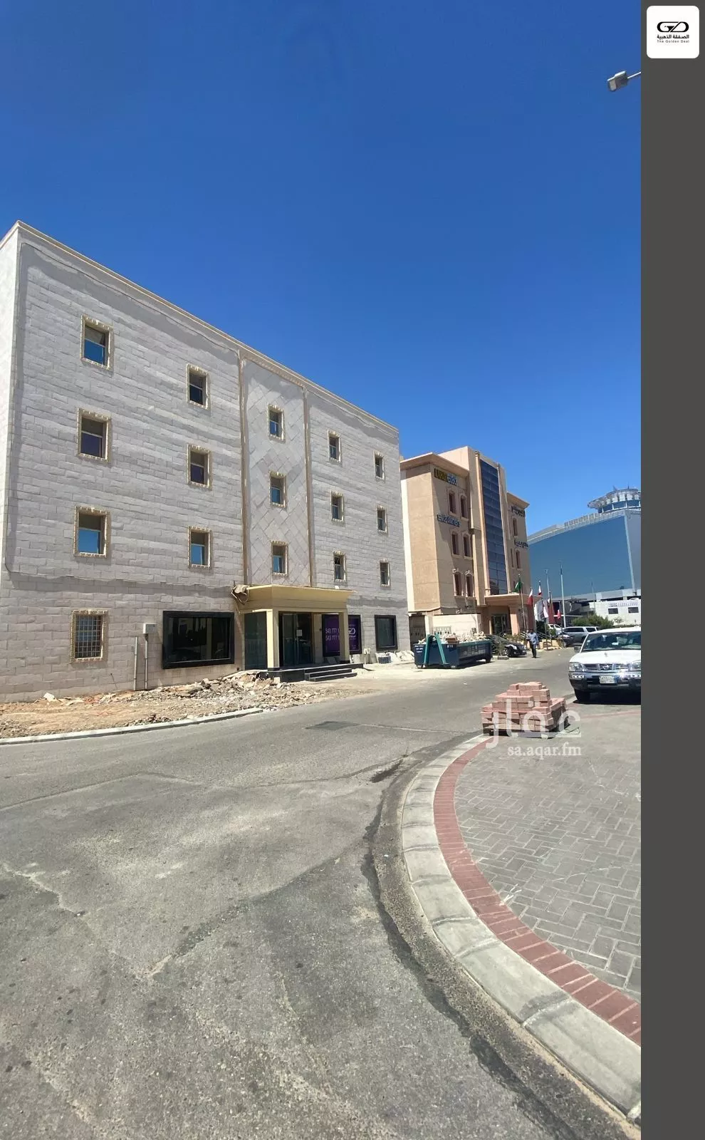 مكتب 900 م² في الرويس 7