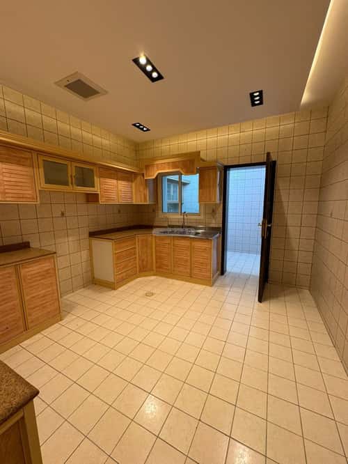 10 bedroom villa in Irqah 2