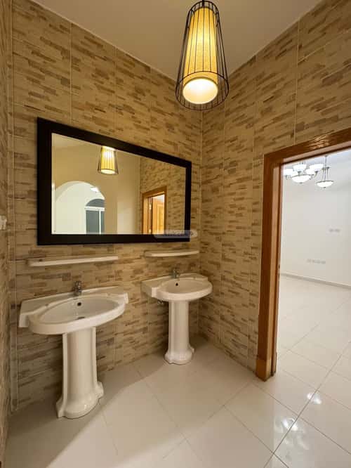 10 bedroom villa in Irqah 3