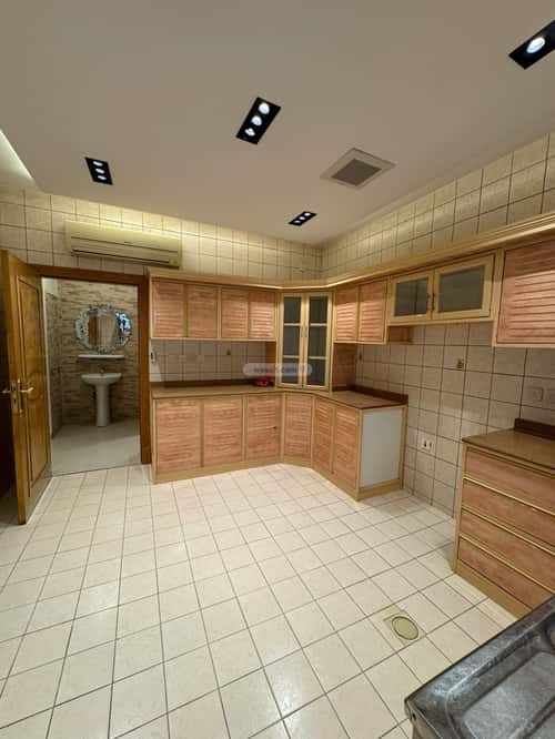 10 bedroom villa in Irqah 4