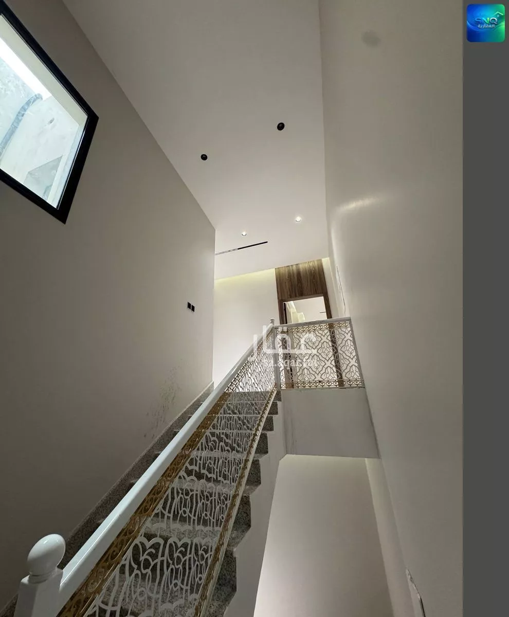 شقة 5 غرف في ضاحية الملك فهد 17