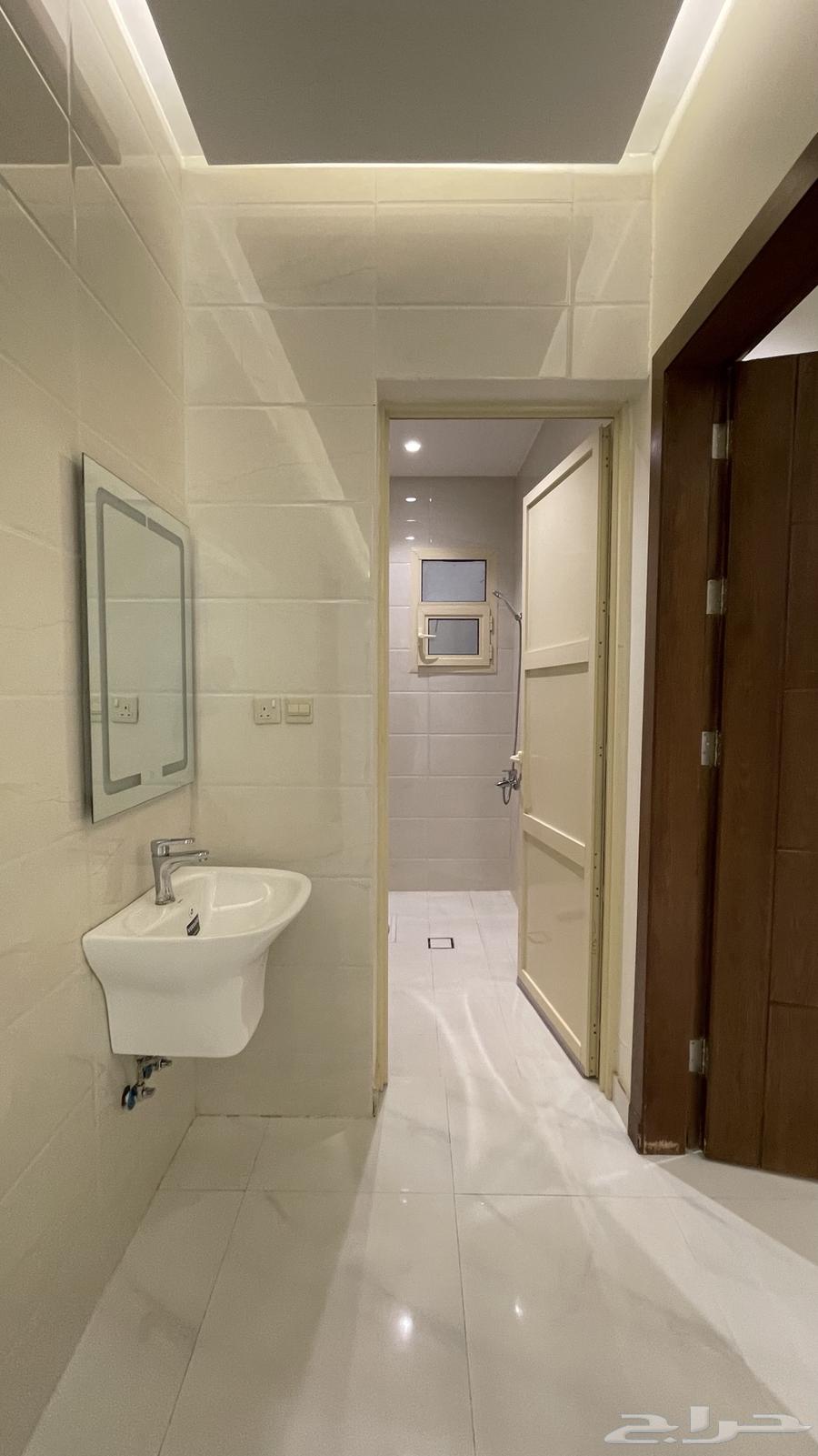 شقة 5 غرف في العريجاء الغربية 12