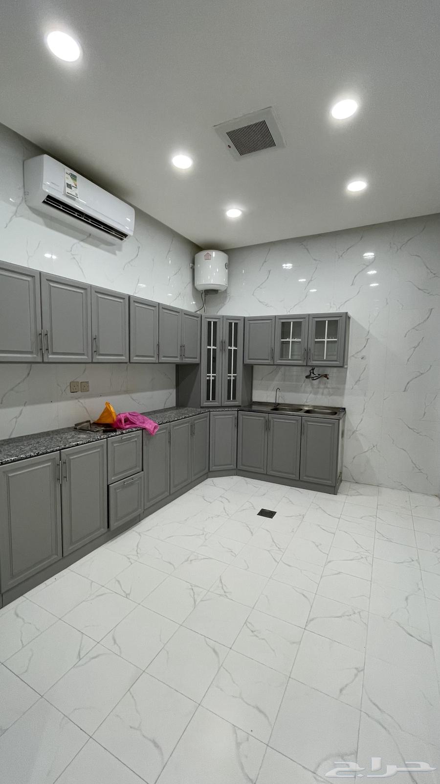 شقة 5 غرف في العريجاء الغربية 9