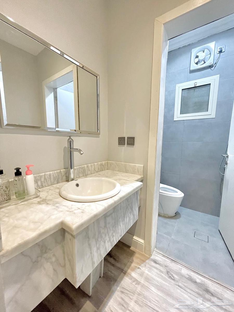 شقة 3 غرف في الملقا 5