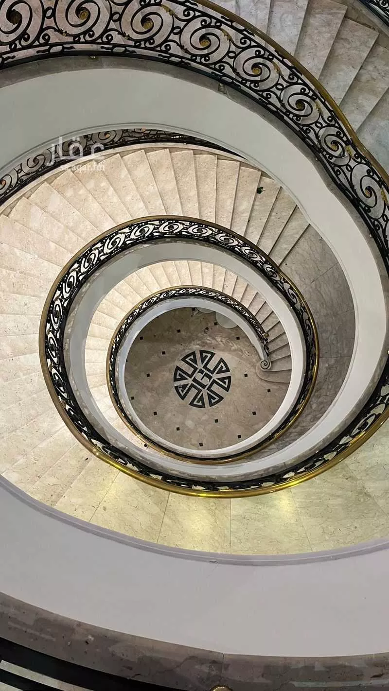 عمارة 1760 م² في الروضة 7