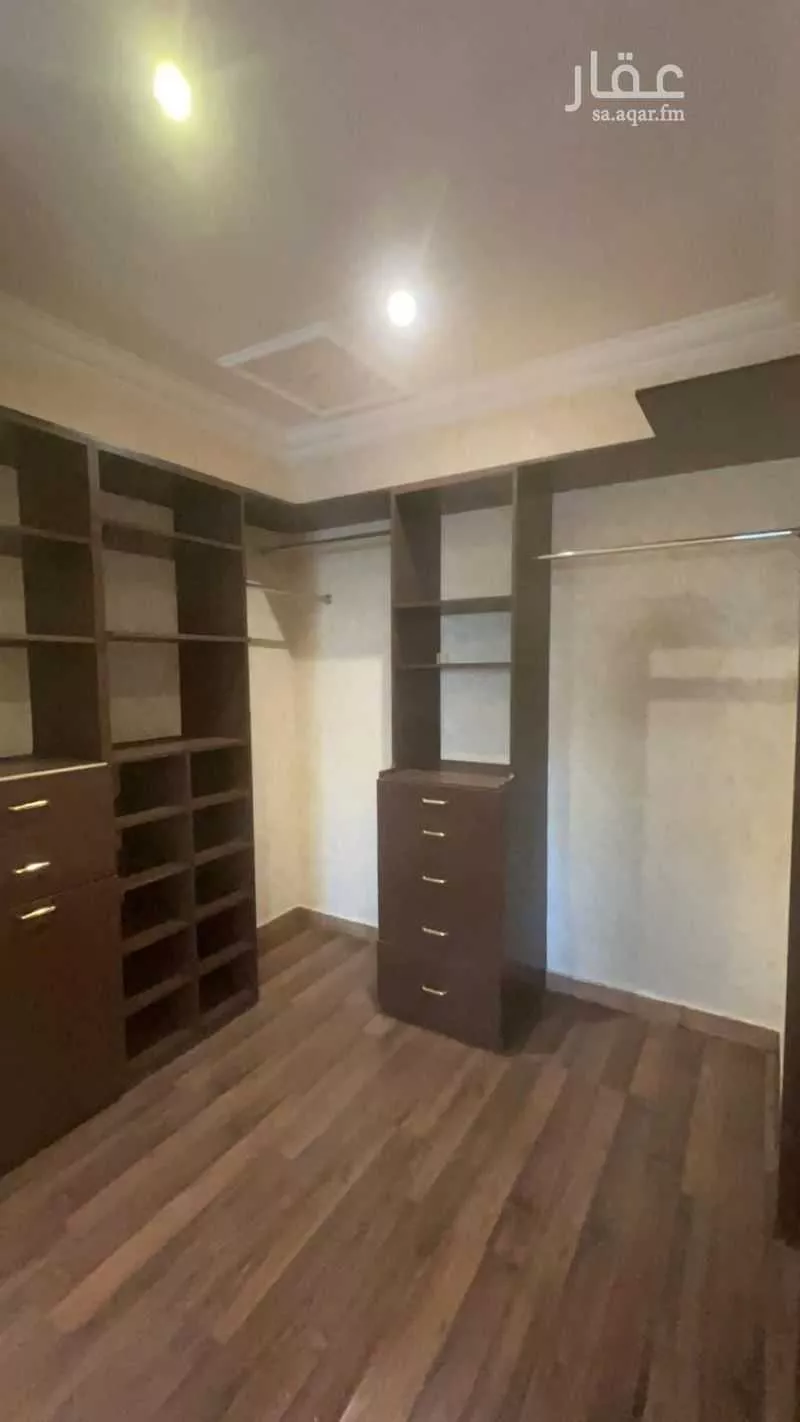 فيلا 5 غرف في الوادي 13