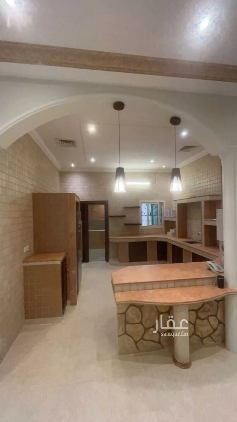 فيلا 5 غرف في الوادي 8