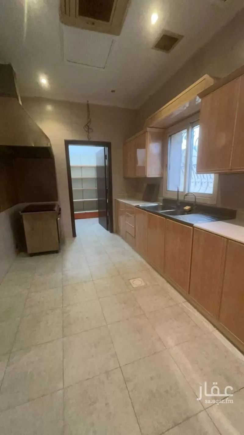 فيلا 5 غرف في الوادي 10