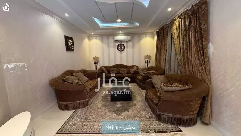 فيلا 4 غرف في عرقة 11