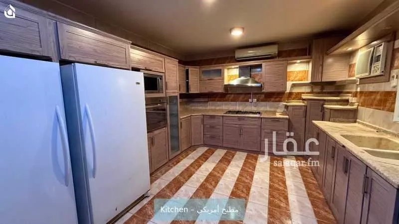 فيلا 4 غرف في عرقة 5