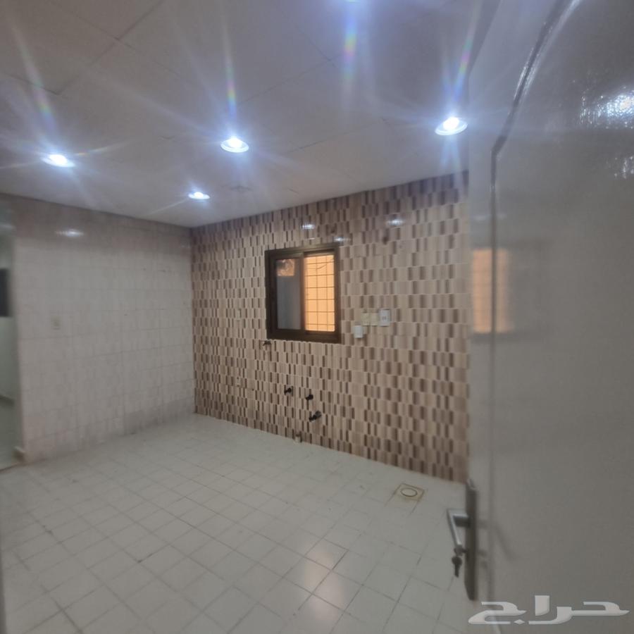 شقة 5 غرف في احد 3