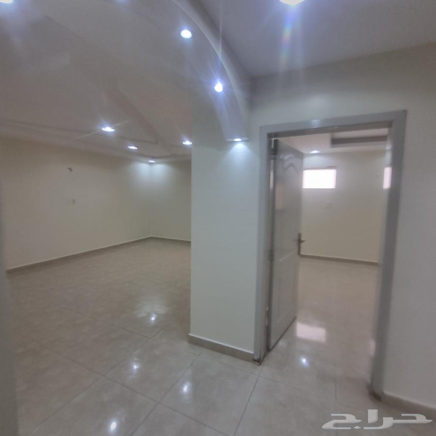 شقة 5 غرف في احد 4