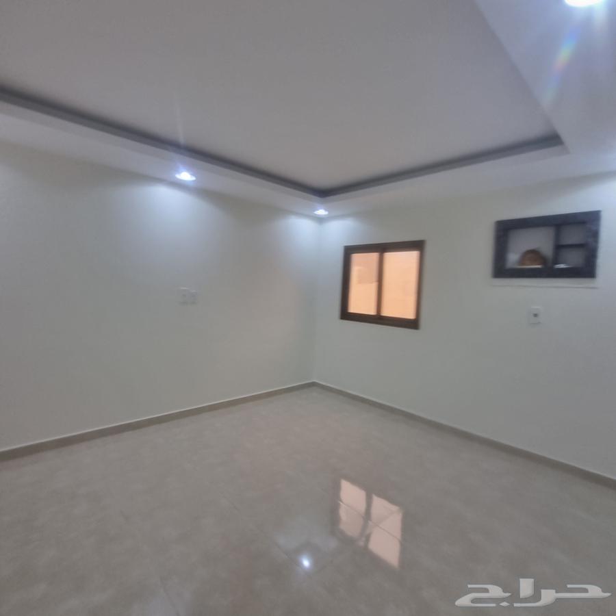 شقة 5 غرف في احد 8