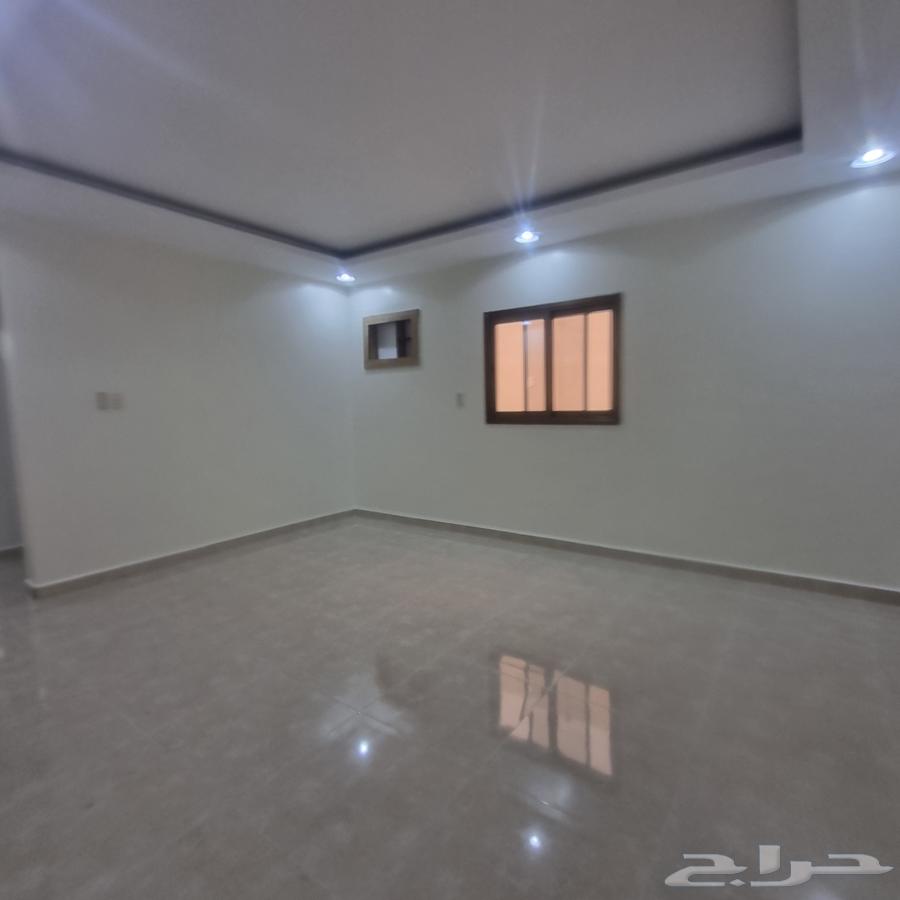 شقة 5 غرف في احد 10