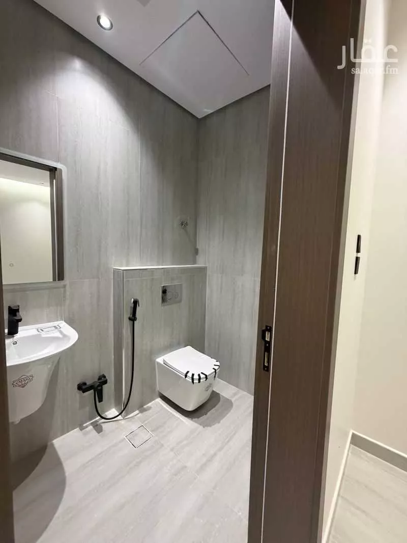 شقة 5 غرف في ضاحية الملك فهد 24