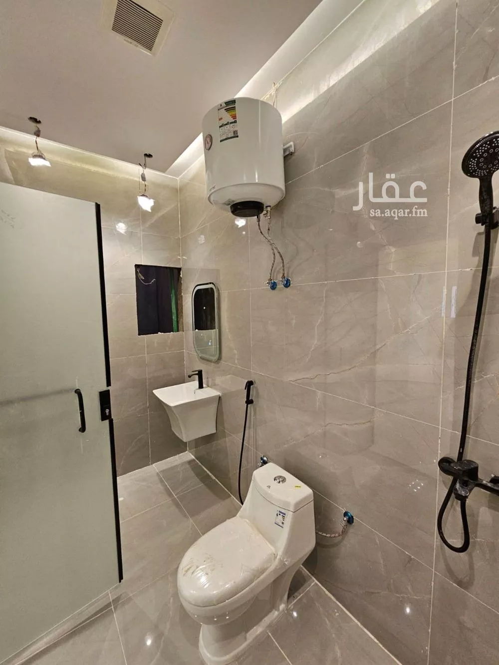 شقة 1 غرف في العقيق 12