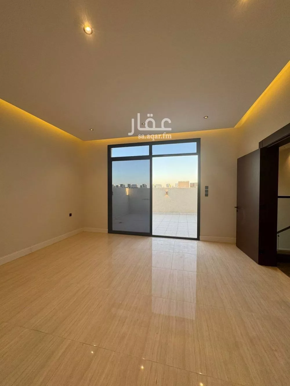 فيلا 5 غرف في العارض 9