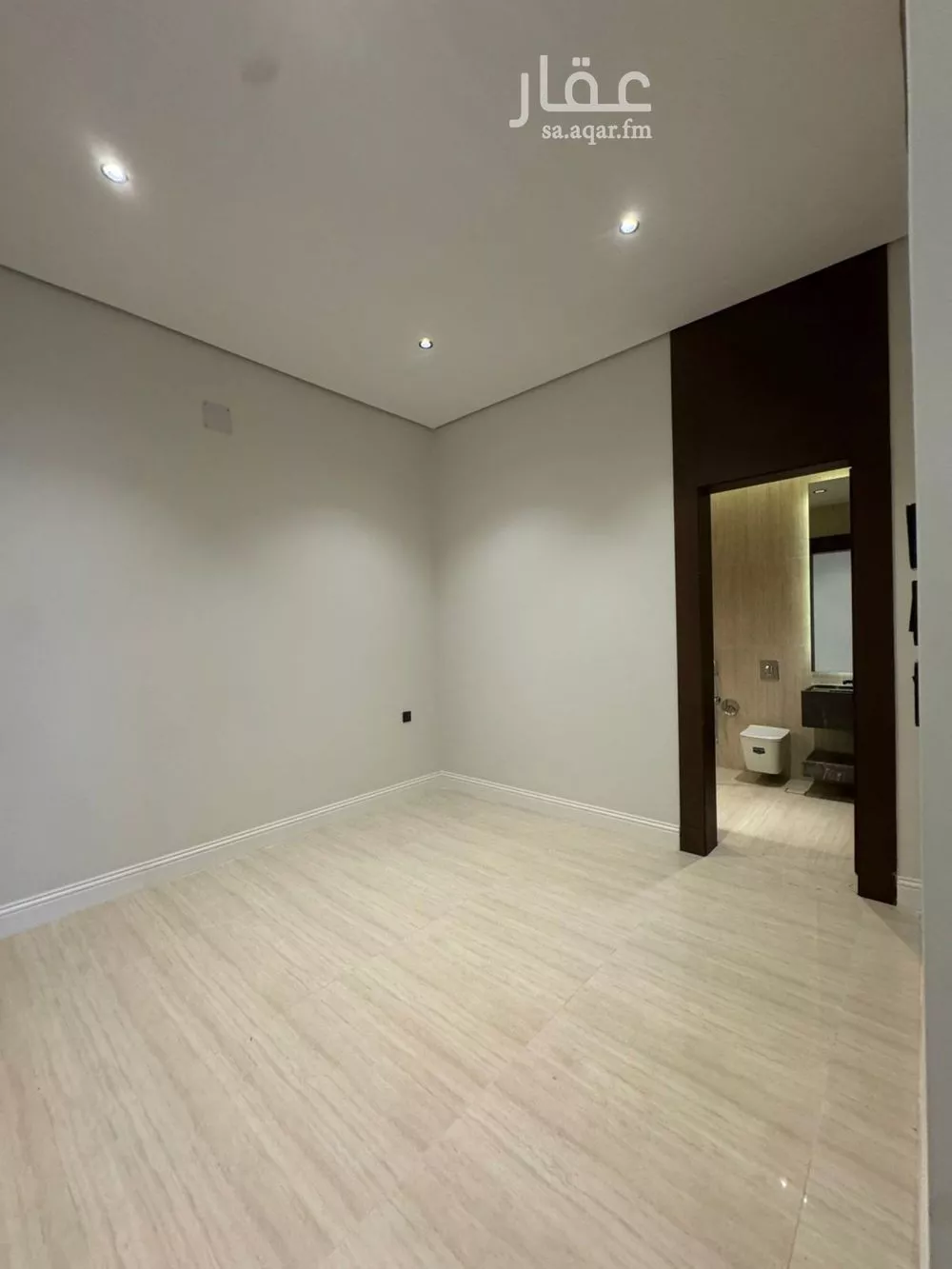 فيلا 5 غرف في العارض 10